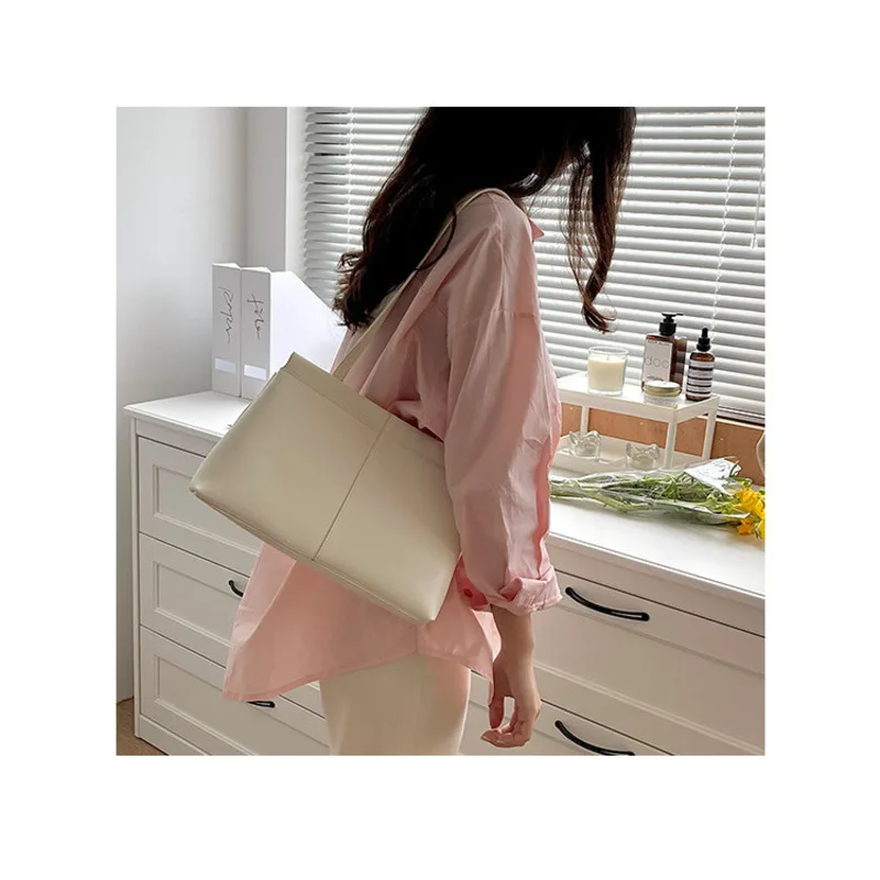 Version Handbag Women's New Style Fashionable Commuting Shoulder Simple Soft Surface Large Capacity Tote Bag