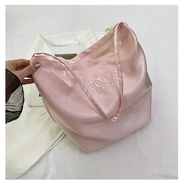 Korean New Fashion Satin Handbag Silk Tote Bags Women\'s Handbag Niche Design Shoulder Bag Fashion Leisure Commuter Bucket Bag