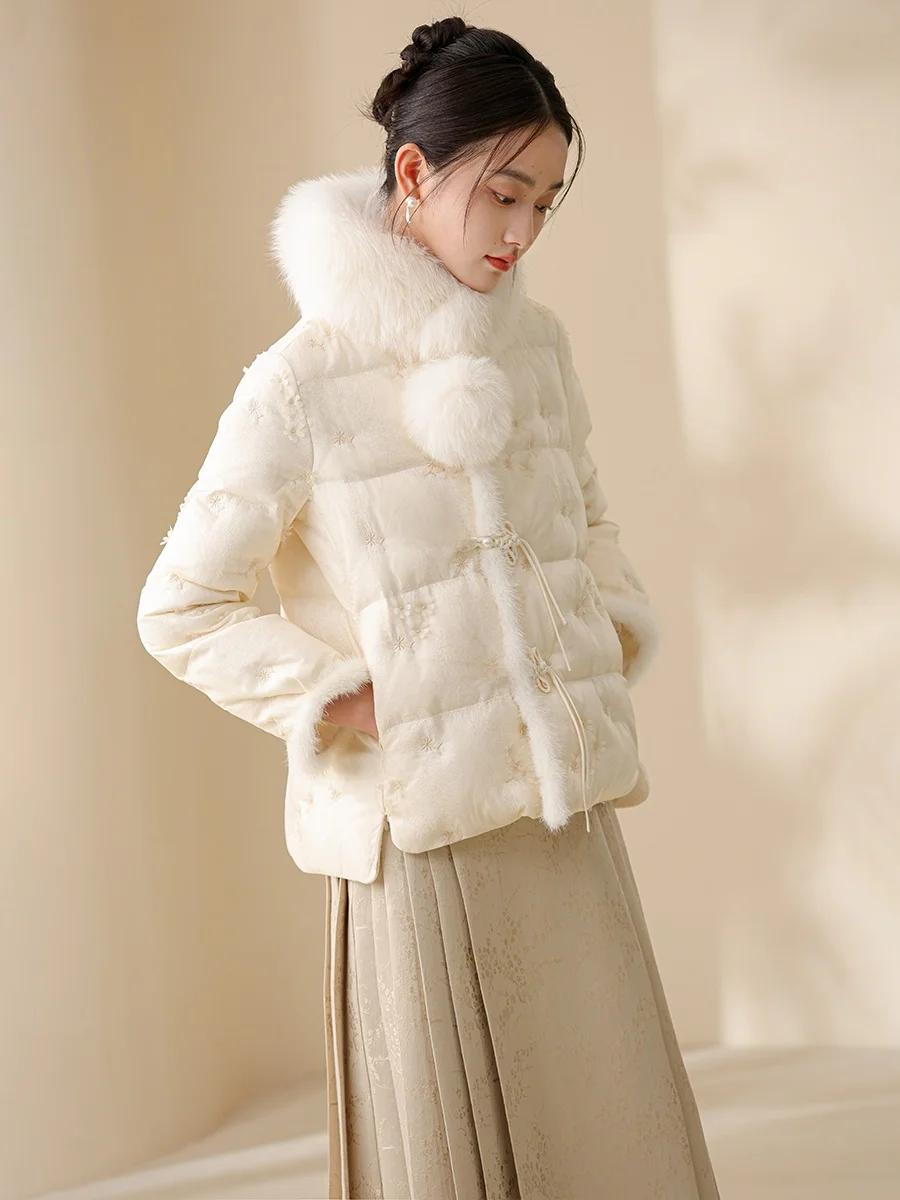 

New Chinese Style Short Thickened White Duck down Jacket Women's Autumn Winter New Fashion Embroidery Outerwear Coat