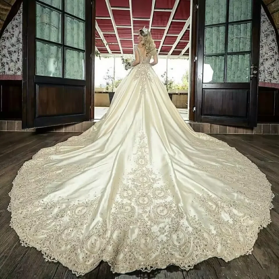 Custom Champagne Satin Lace Applique Wedding Dress Elegant Sheer Long Sleeves Princess Plus Size Saudi Arabic Dubai Bridal Gown