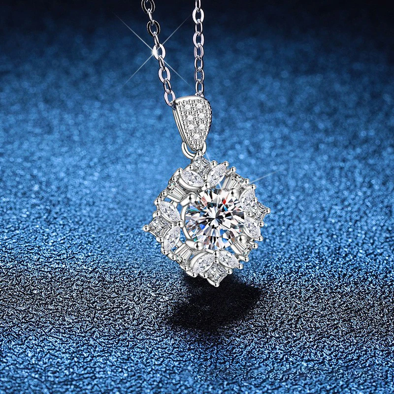 LioraGem Versatile Women's Snowflake Fashion Pendant, 1-Carat Moissanite Necklace Platinum PT950 Stamp Charm Jewelry