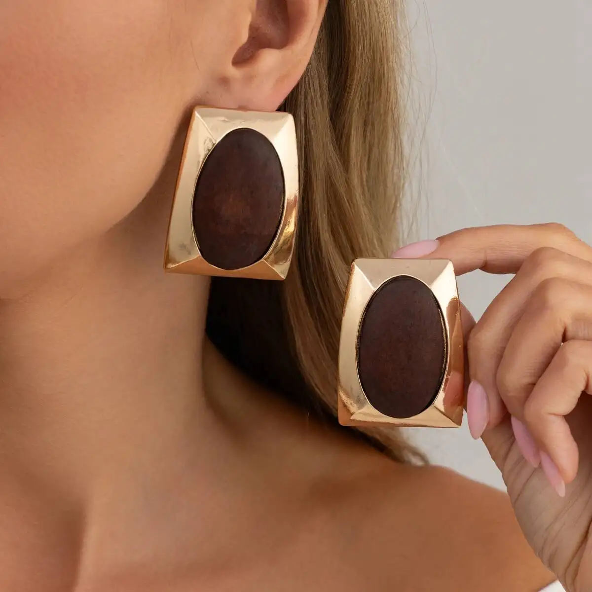 Ingemark Vintage Ellipse Wooden Patch Stud Earrings for Women Personality Geometry Metal Piercing Earrings 2026 New Jewelry Gift