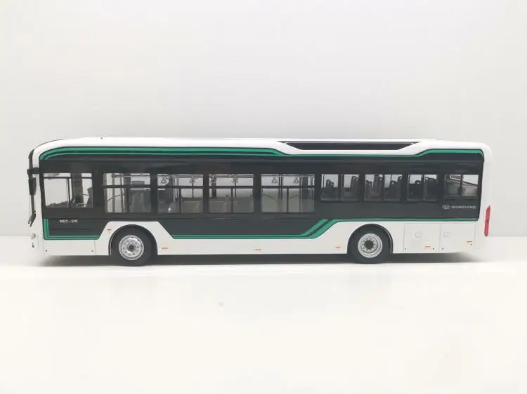 Shanghai Vientiane Jiushi Pudong bus No. 875 No. 980 White King Kong model toy 1:43