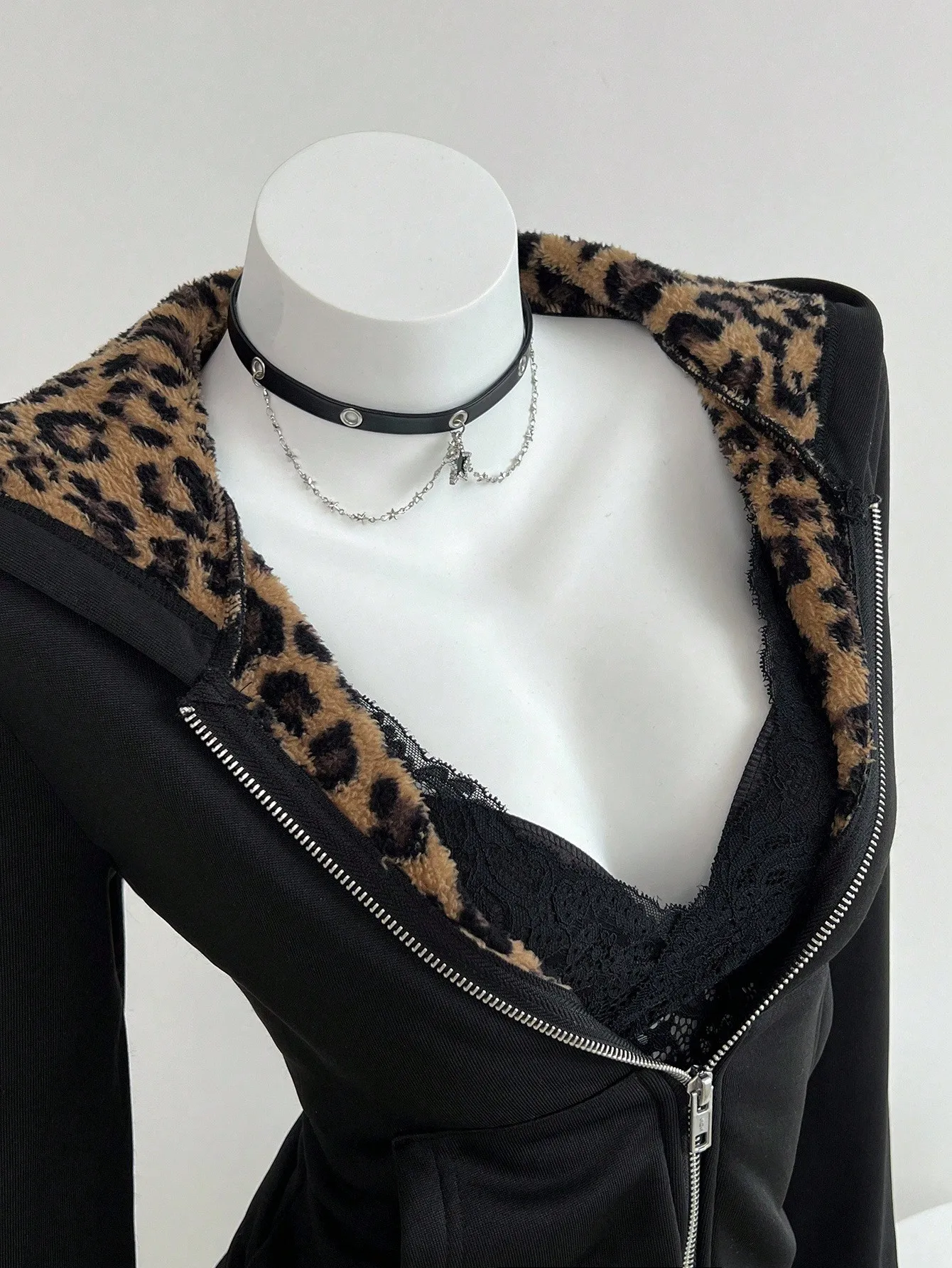 

Women's Black Leopard Print Fleece Lined Zip-Up Hoodie with Lace Trim, Loose Fit for Autumn Winter Casual Wear