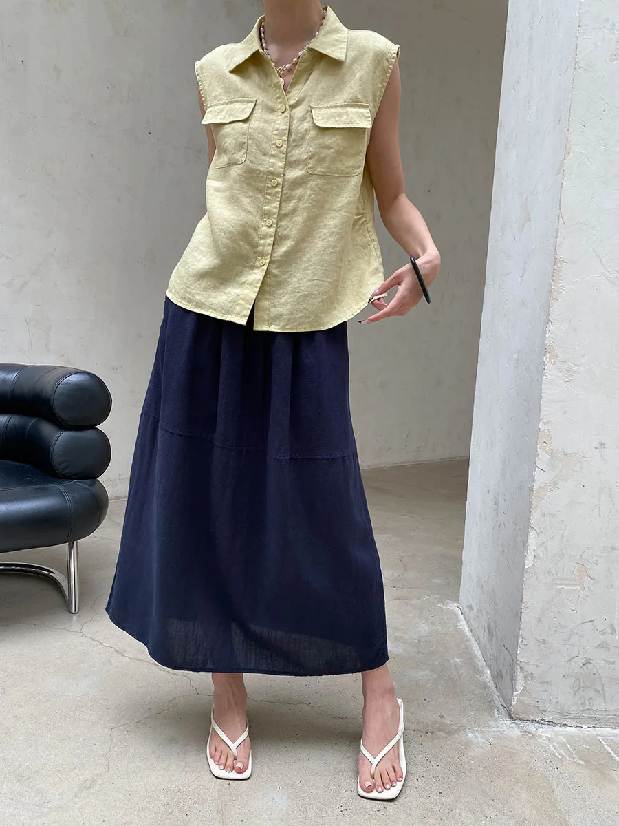 Sommerliche Damen-Weste in einfarbigem Design mit Revers und doppelten Taschen, ärmellos. – Detail 20