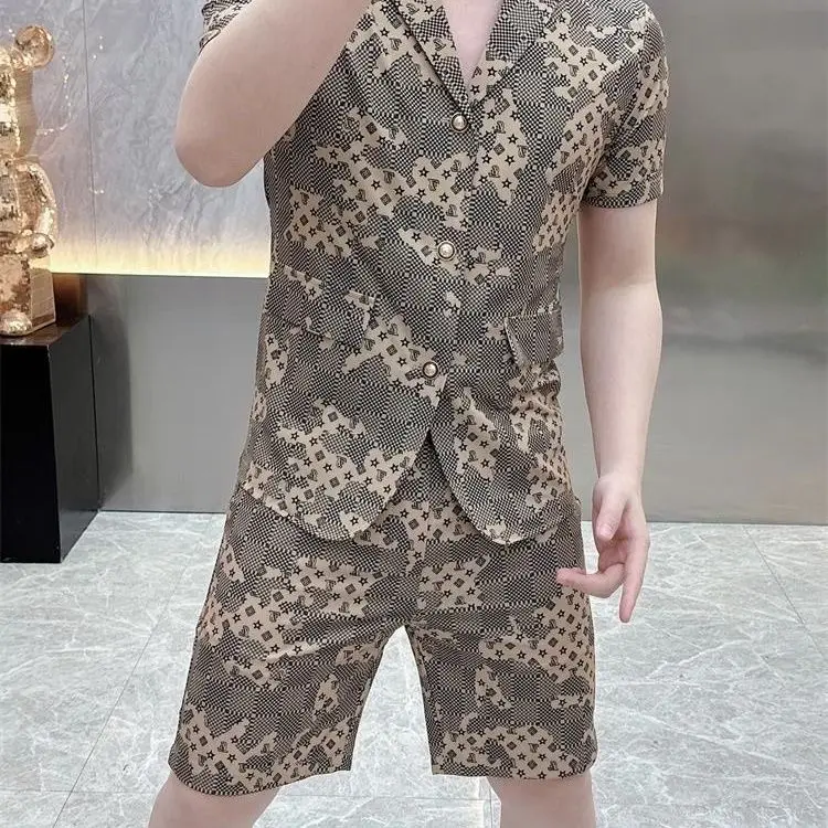 Summer new printed short-sleeved shorts suit men's fashion slim-fitting casual light luxury suit with a set