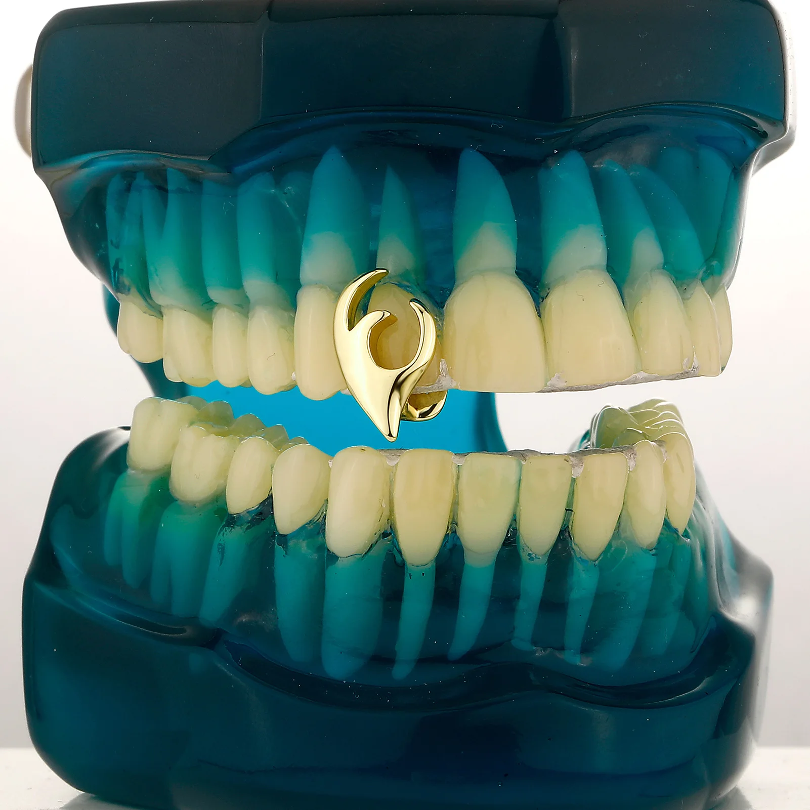 TOPGRILLZ 3-teiliges Einzelzahn-Grillz-Set Stern CZ & Flammen-Vampirzahn Halloween Hip-Hop Zahnschmuck Y2K Schmuck für Männer und Frauen – Detail 6
