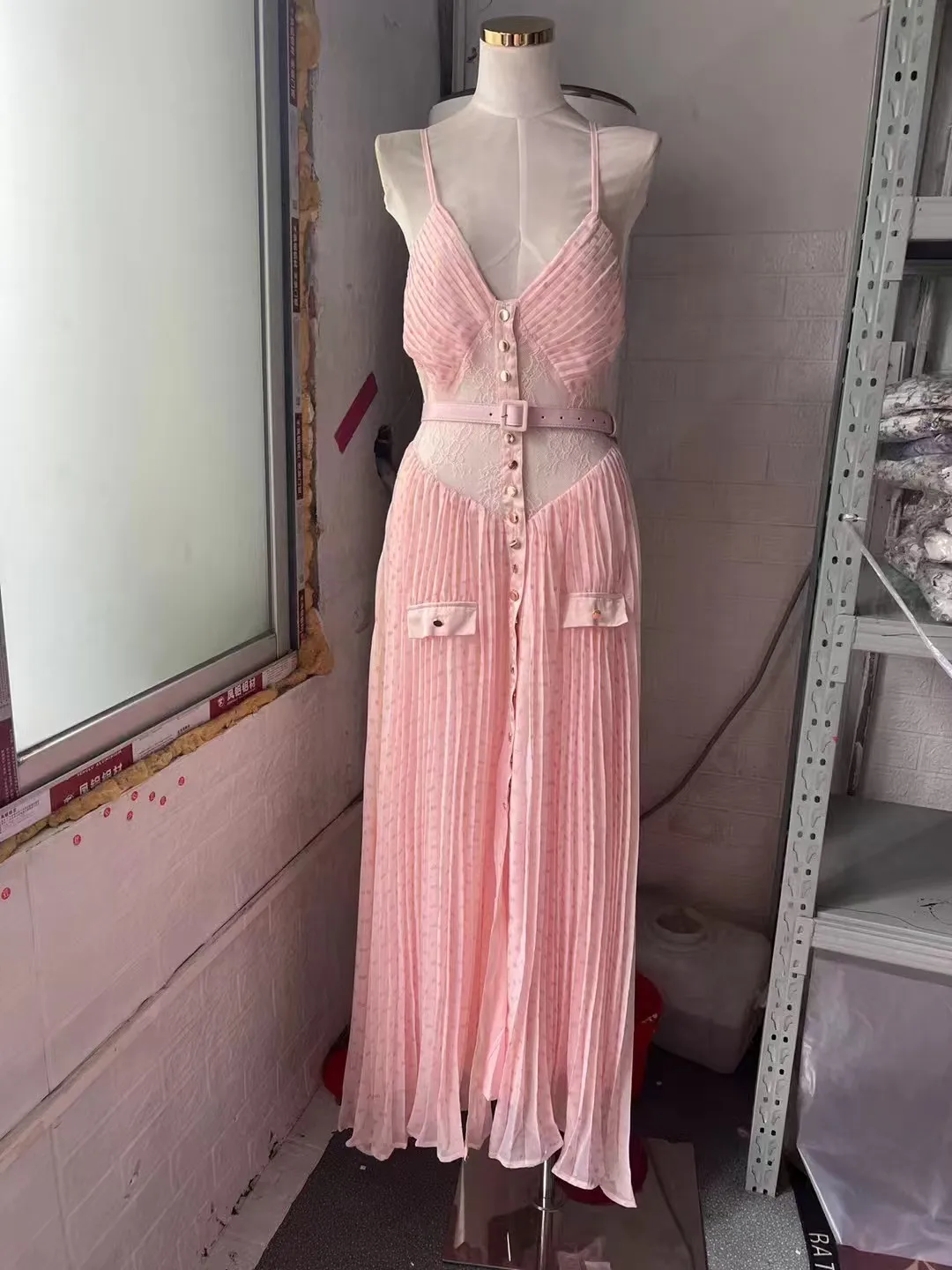 TWOTWINSTYLE Nero Impiombato Dot Dress Femminile Scollo A V Senza Maniche Sexy Dimagrante Abiti da Donna Moda Estate Stile Nuovo