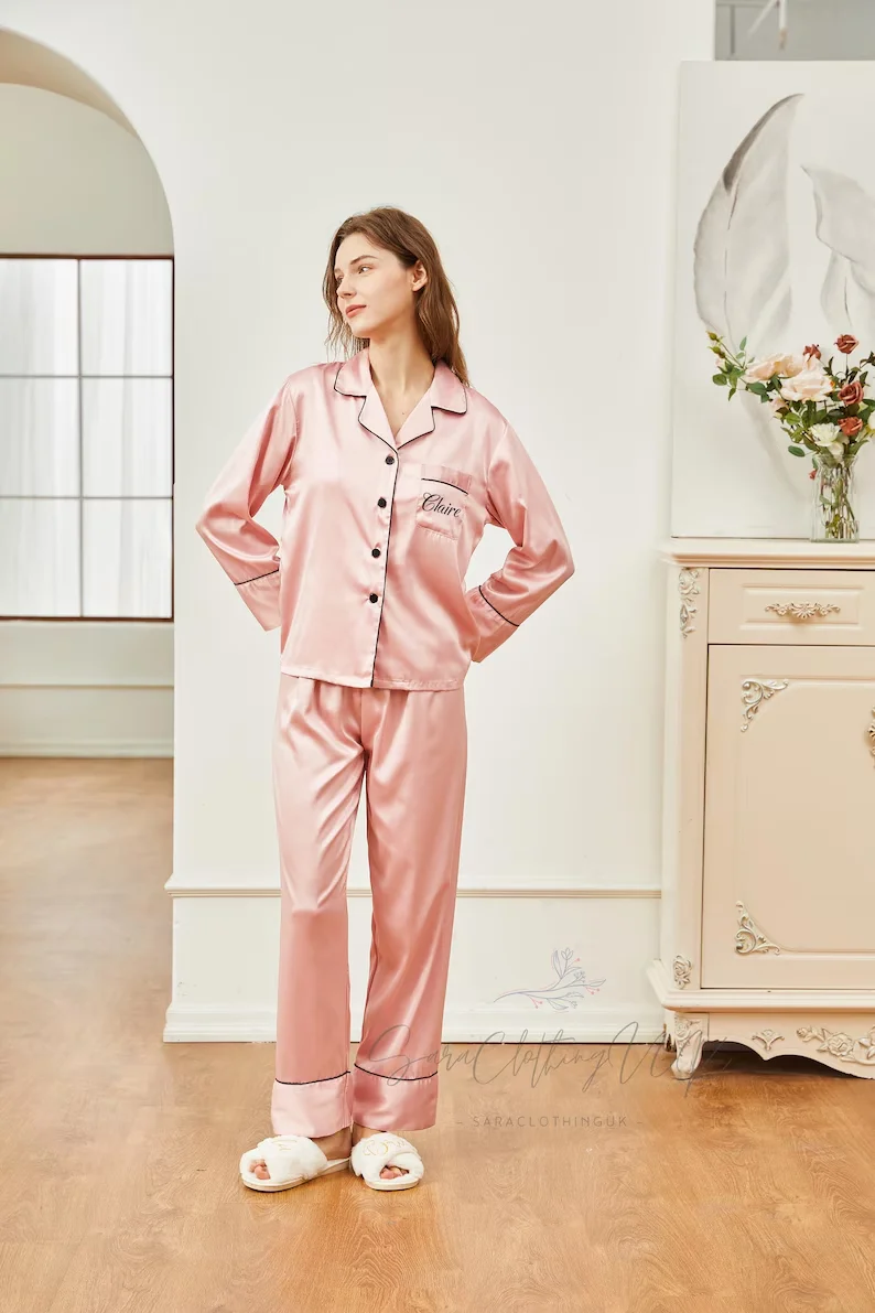 Pigiama in raso personalizzato Pigiama da damigella d'onore coordinato Pigiama Set Monogramma Regalo di nozze per feste Pjs in raso Nome personalizzato