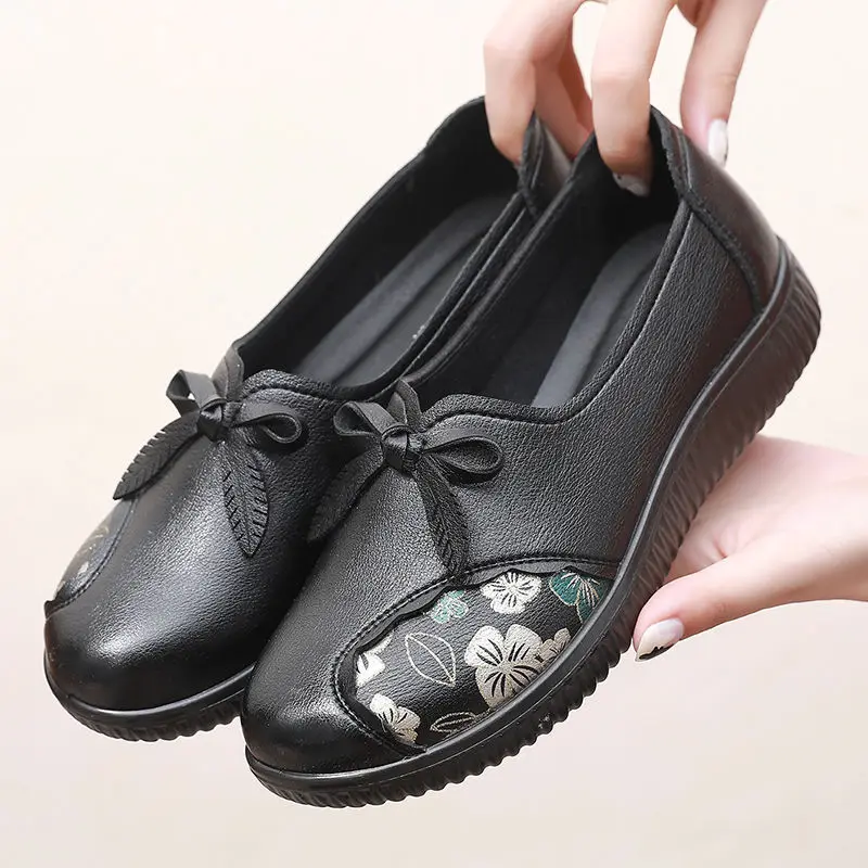 

New Fashion Women Sneakers Leather Breathable Flat Shoes Ladies Casual Comfortable Soft Office Shoes Women Casual Walking Shoes