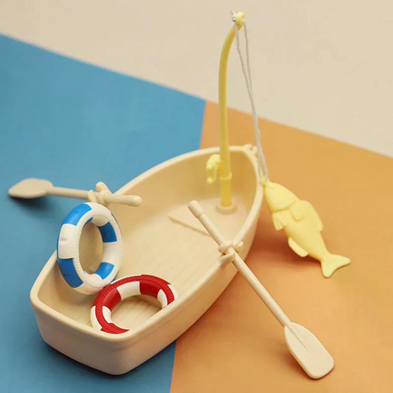 1 Set Regali per bambini Nuovo modello di barca da pesca in plastica Mini ornamenti simulati per casa delle bambole Kit barca da pesca in miniatura