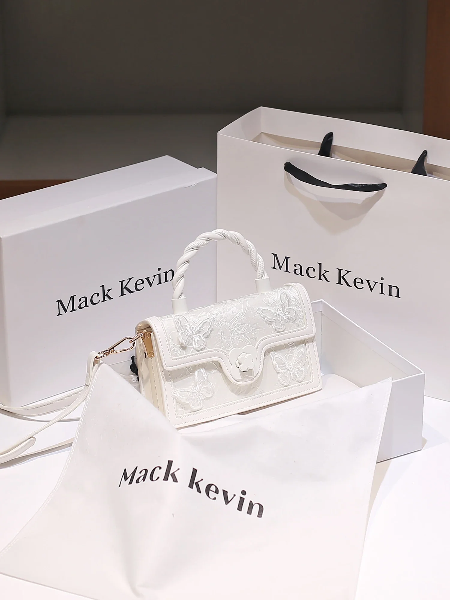 

New Fashion and Elegant Shoulder Square Bag with Delicate Butterfly Lace Design 2025 Luxury Designer Bags for Eveing Party