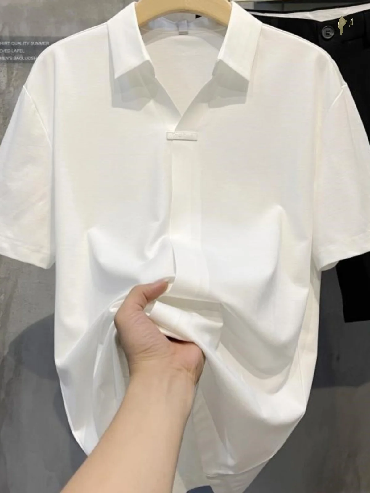 

Loose Fit Ice Silk irt Men's Summer V-Ne ort Sve Turn-down Collar Vintage Sle Large Size T-irt Faionable