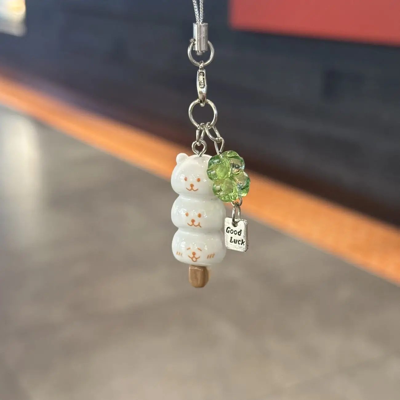 Simpatiche ciondoli per telefono Lucky Leaf Custodie per gatti Kawaii per iPhone 17 CCD Camera Airpods Ins Corea Nuovi accessori fai da te fatti a mano