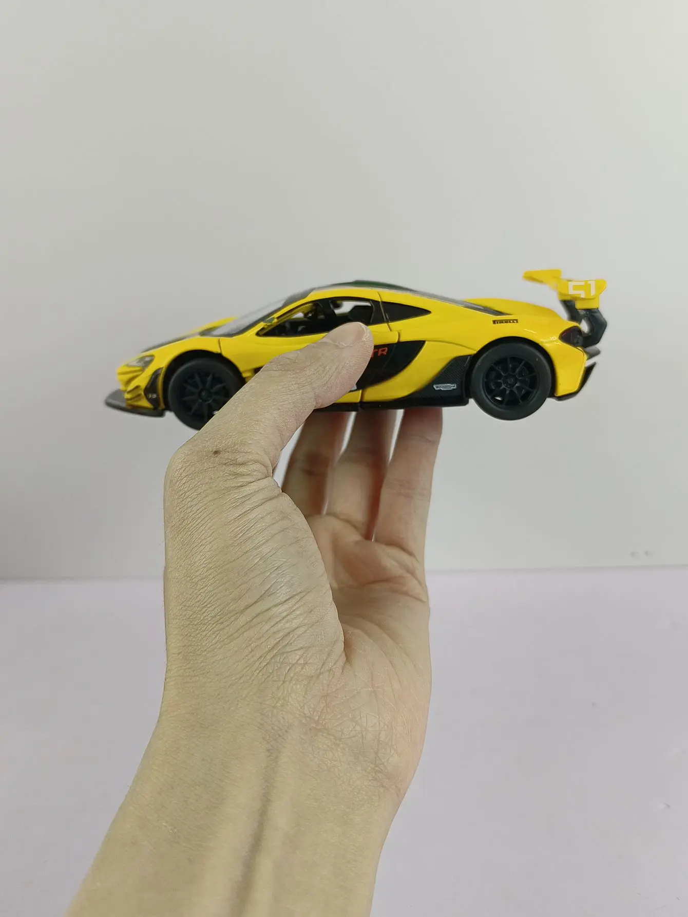 McLaren P1 High Simulation Car Model para crianças, liga 1:31, puxar para trás, 2 portas abertas, presentes infantis, atacado, supercarro, modelo, venda quente