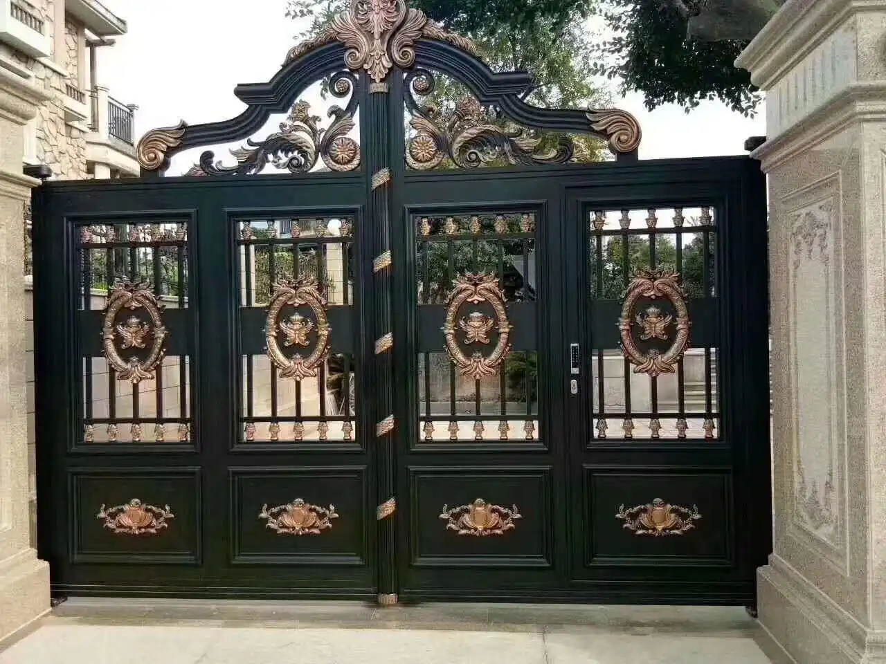 

Postmodern Style Durable Aluminum Gate with Finished Surface Courtyard & Garden Gate Villa Yard Gate