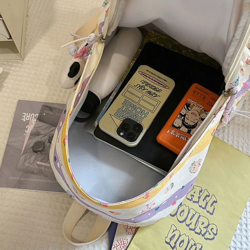 جديد لطيف الكرتون على ظهره المرأة سعة كبيرة حقيبة مدرسية موضة طباعة حقائب الظهر مريحة ومتعددة الاستخدامات الملمس حقيبة المدرب