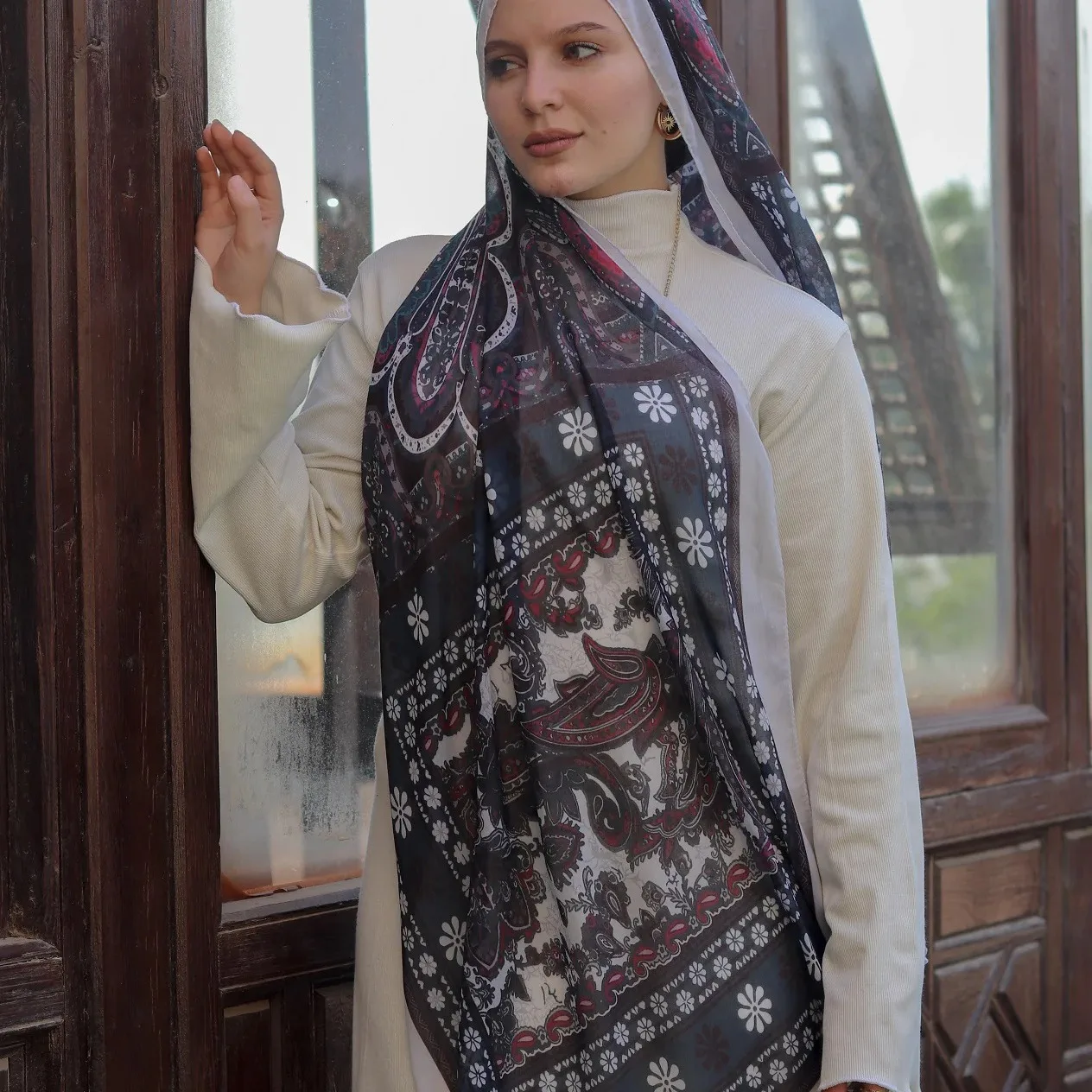 Nowy projekt Hura Qamar Print Modal Scarf Hidżab Satin Hijabs dla kobiet Opaska na głowę Bandana Szale Szaliki dla kobiet Turban Ramadan