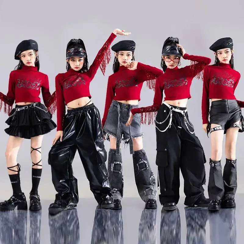 

Костюм для танцев K-pop для девочек: красный топ с бахромой, черные юбка-шорты, детский джазовый костюм, модная одежда в стиле хип-хоп