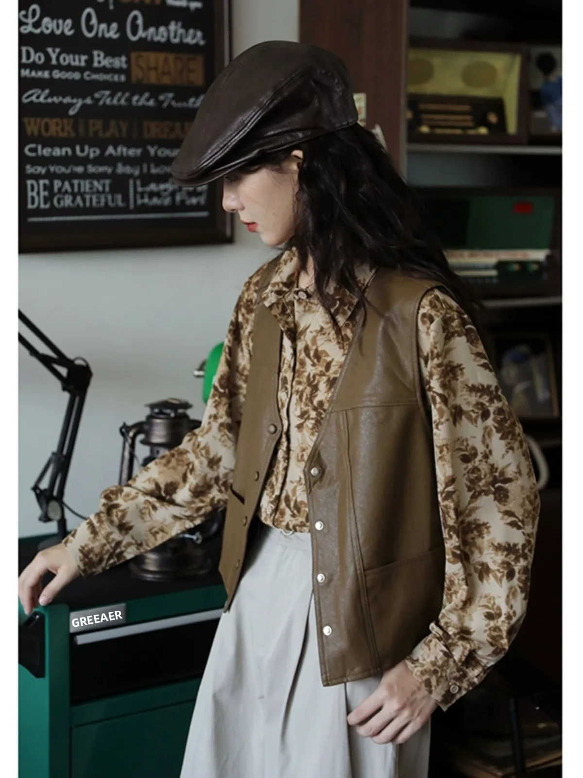 

Khaki Retro Leather Jaet Vest Women's Design Sensation Autumn V-ne Hong Kong Sle Slimming Vest Faion Outerwear