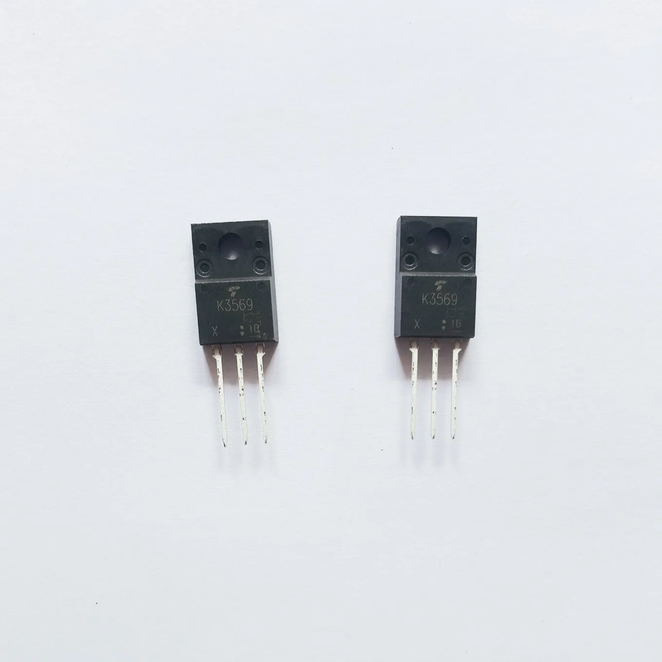 الأصلي الجديد 100% K3569 2SK3569 LCD ملحقات إمداد الطاقة TO-220F