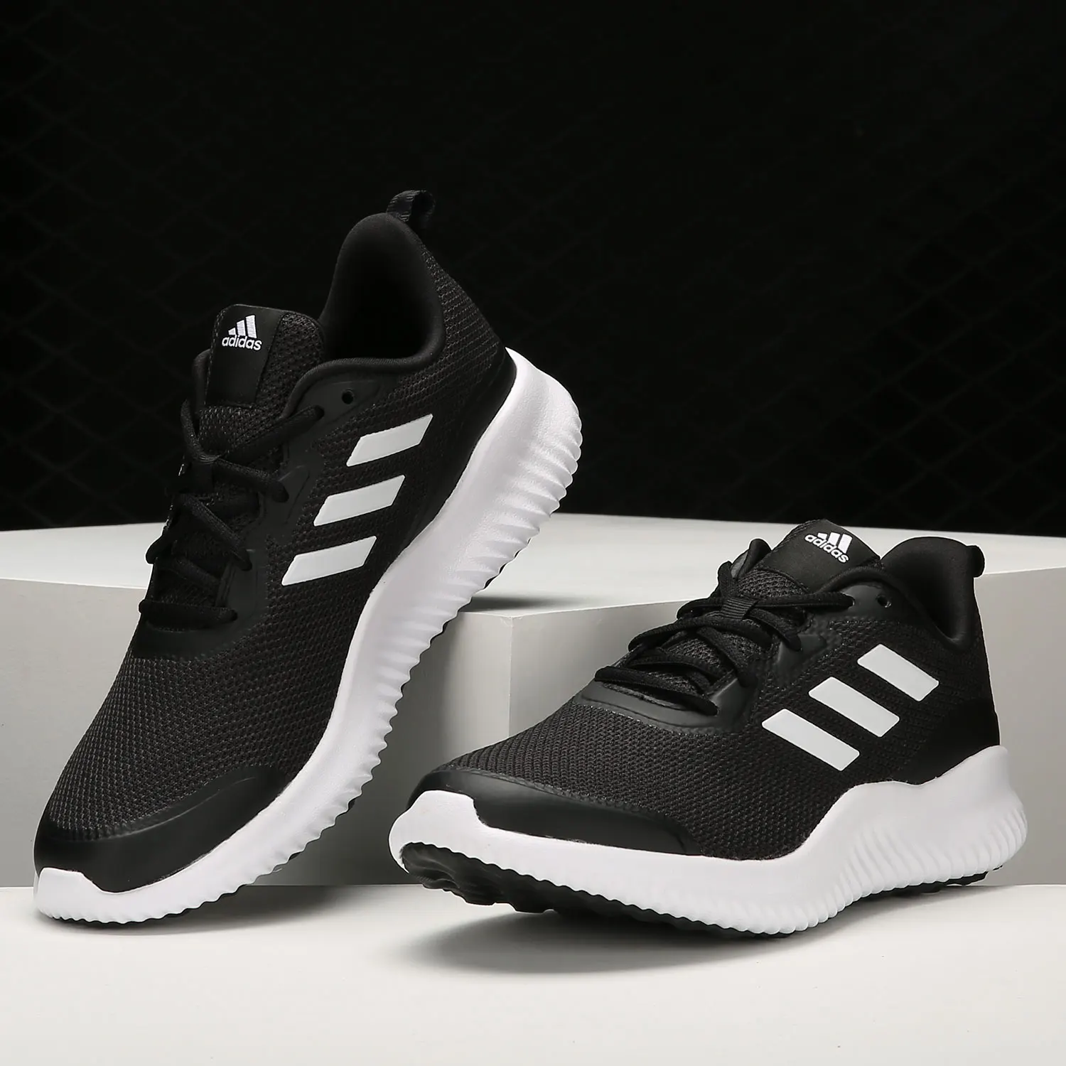 

Оригинальные кроссовки Adidas ALPHACOMFY унисекс с мягкой подкладкой GV7902