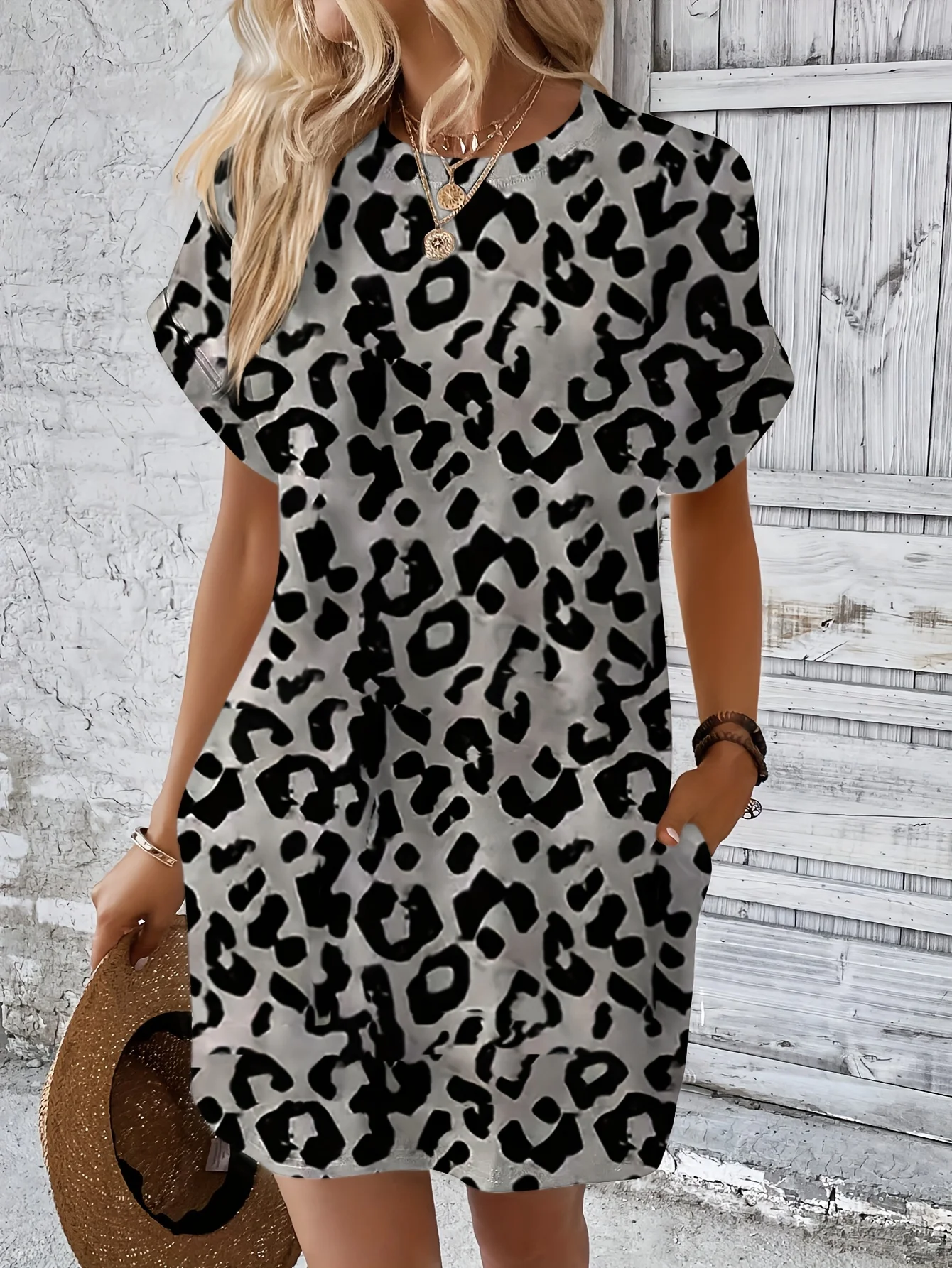 

Plus Size Women's Casual Round Neck Leopard Print Short Sleeve Dress Fashionable Short Dress