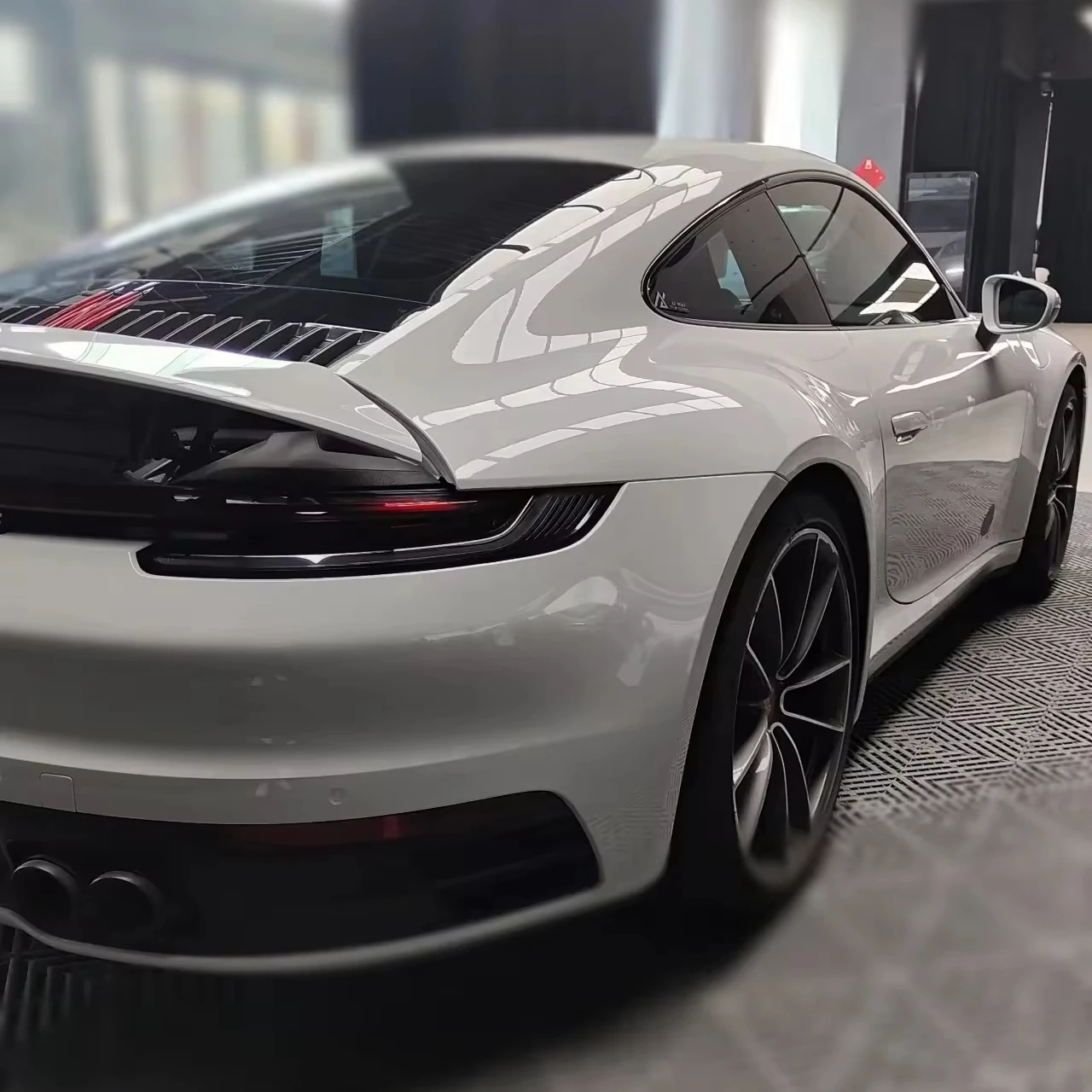 유로마스터 고급 저점착 접착제 PET 라이너 슈퍼 글로스 라이트 그레이 자동차 랩 비닐 풀 바디 컬러 체인지 필름