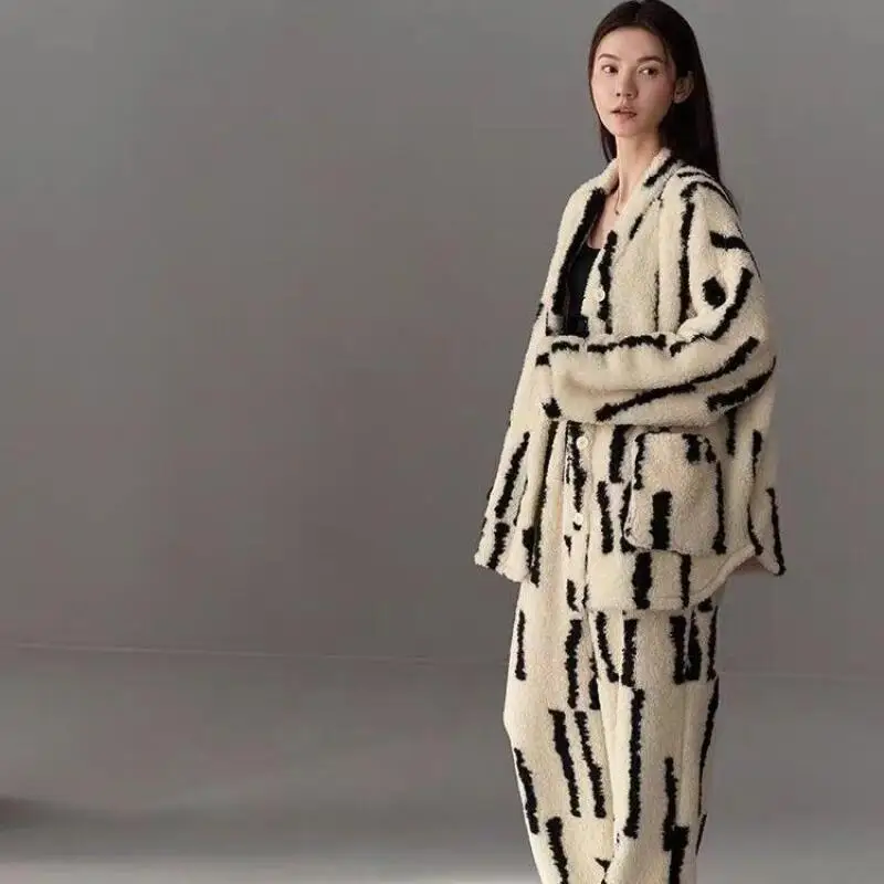 

Пижамные комплекты из кораллового флиса для девочек, полосатая одежда принцессы с v-образным вырезом, одежда для отдыха, осенне-зимняя домашняя одежда, сохраняющая тепло, верхняя одежда, подарок для девочек