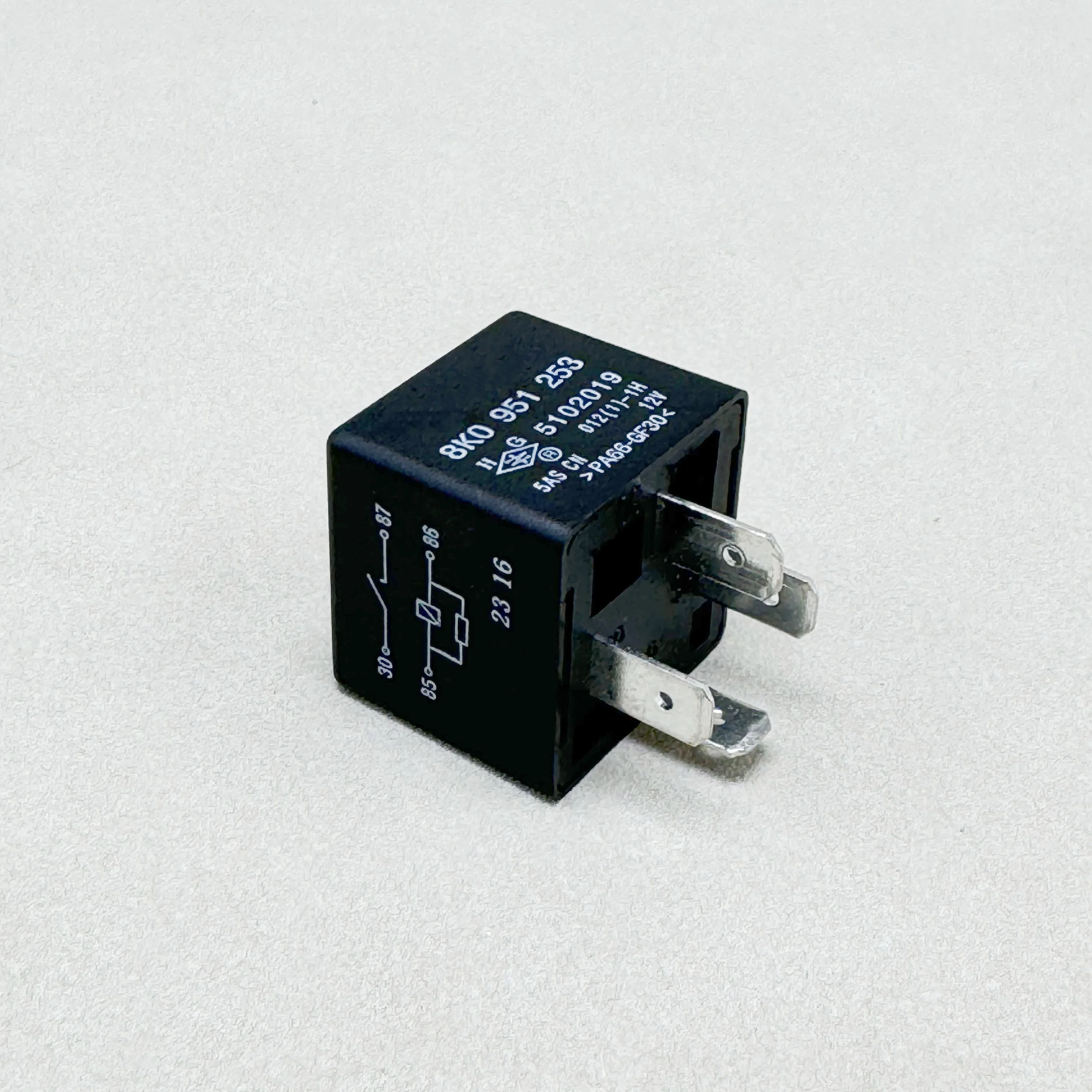 #643 Car Relay For Audi A6L A4L Q5 A4 S4 A6 S6 A8 S8 Skoda Fabia Octavia VW Polo Bora Golf Passat Tiguan Sharan 8K0951253