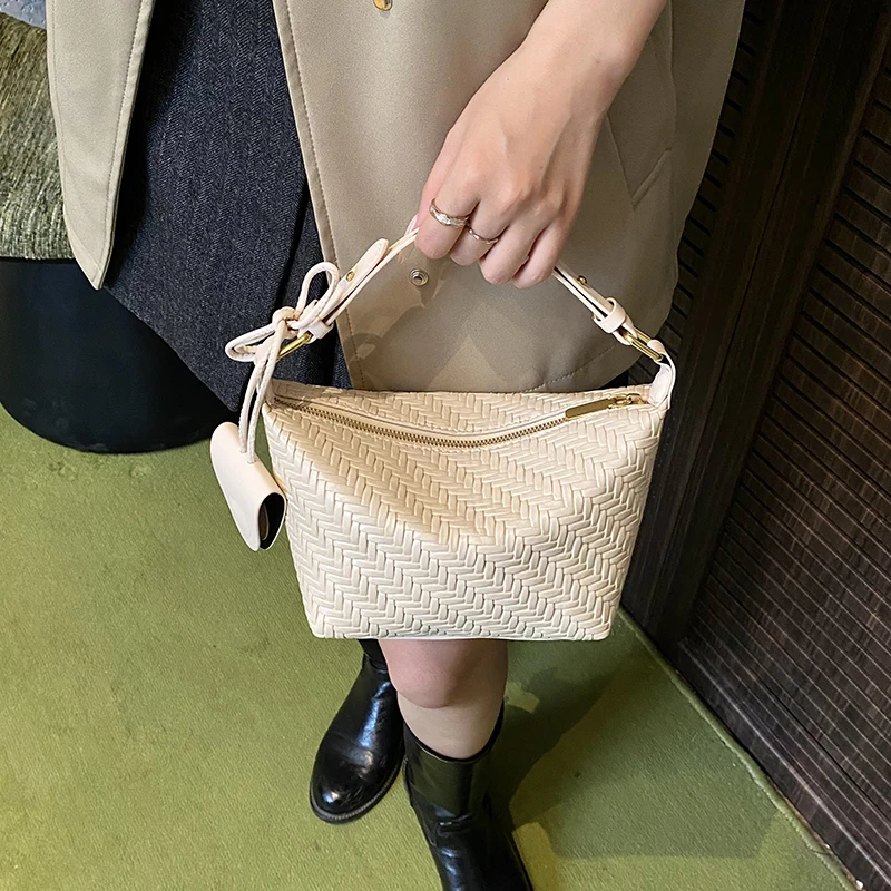 

Diaper Bag Elegant Parisian Leather Satchel Luxury Crossbody Handbag For Women Stylish Minimalist Designer Tote
