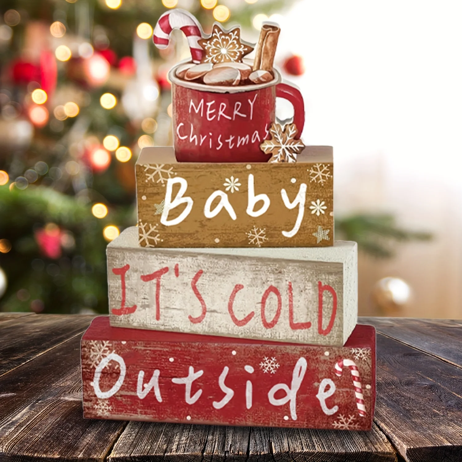 Деревянный многоярусный декор подносов в деревенском стиле с чашками-снежинками — зимняя центральная часть фермерского дома для стола, стола, камина и офиса.