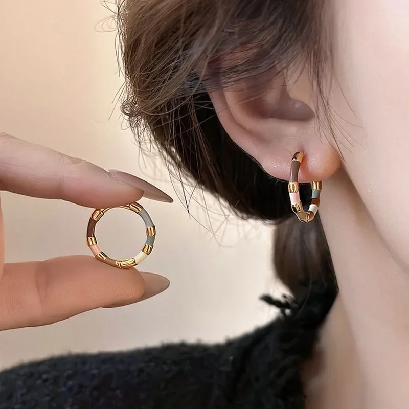 

British [designer] French Retro Contrasting Color Earrings Women's Light Luxury Design Earrings Ornament