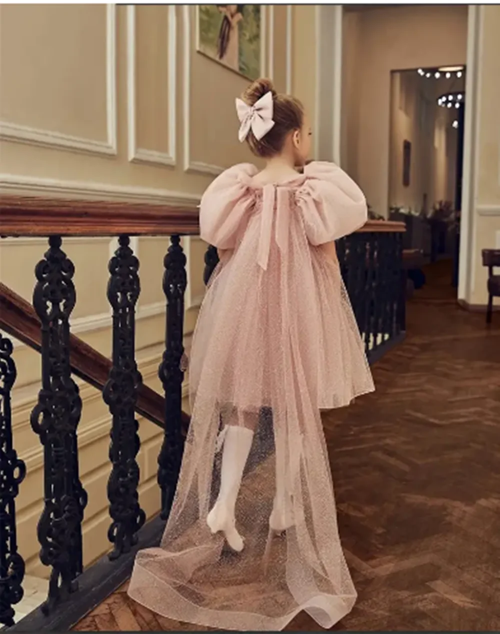 

Customized Dusty Pink Flower Girl Dresses For Wedding Tulle Shawl Short Sleeves Princess Formal Events First Communion Ball Gown