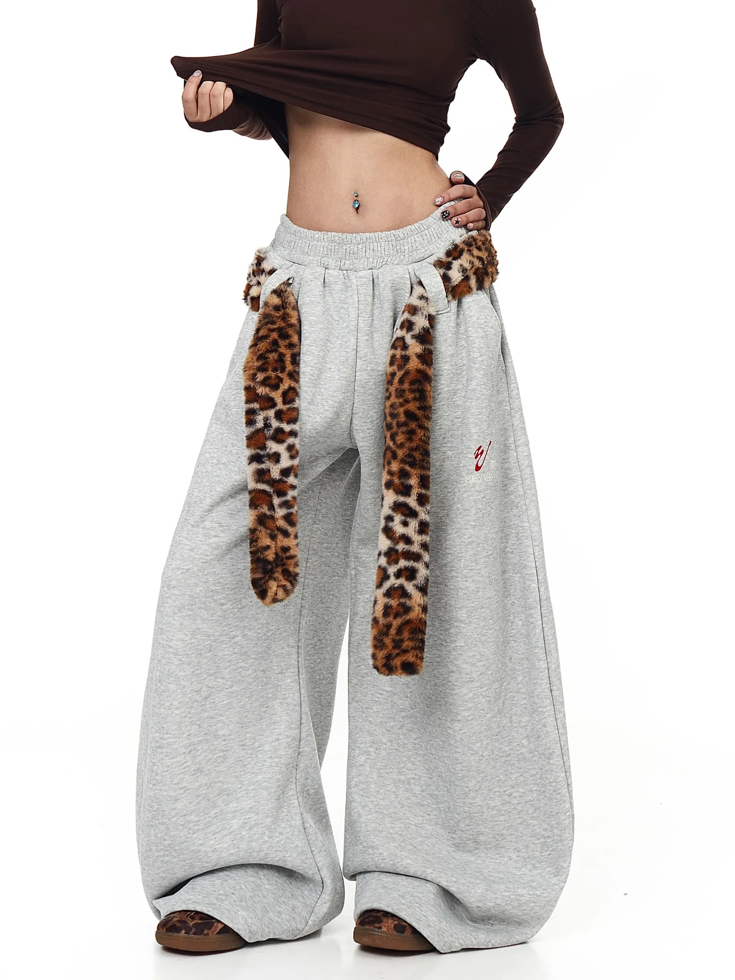 กางเกงขายาวทรงกระบอกพิมพ์ลายเสือดาวสไตล์อเมริกันย้อนยุค แต่งขนเฟอร์ สำหรับผู้ชายและผู้หญิง เหมาะสำหรับเต้นแจ๊ส บุผ้ากำมะหยี่ ขากว้าง ทันสมัย