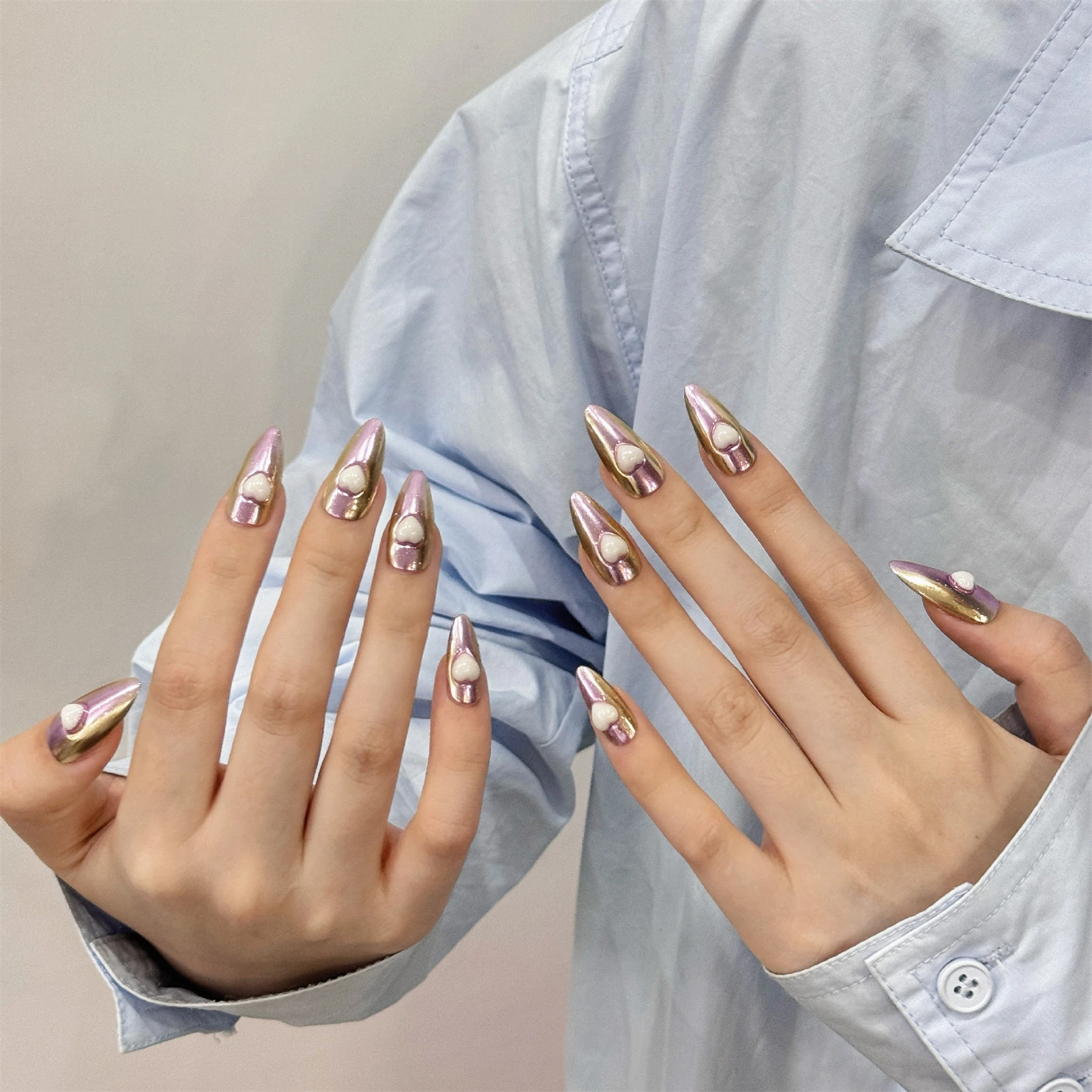 Unhas postiças feitas à mão de comprimento médio de amêndoa, pressione unhas acrílicas, Y2K Wearable, estilo barroco, decoração pérola coração