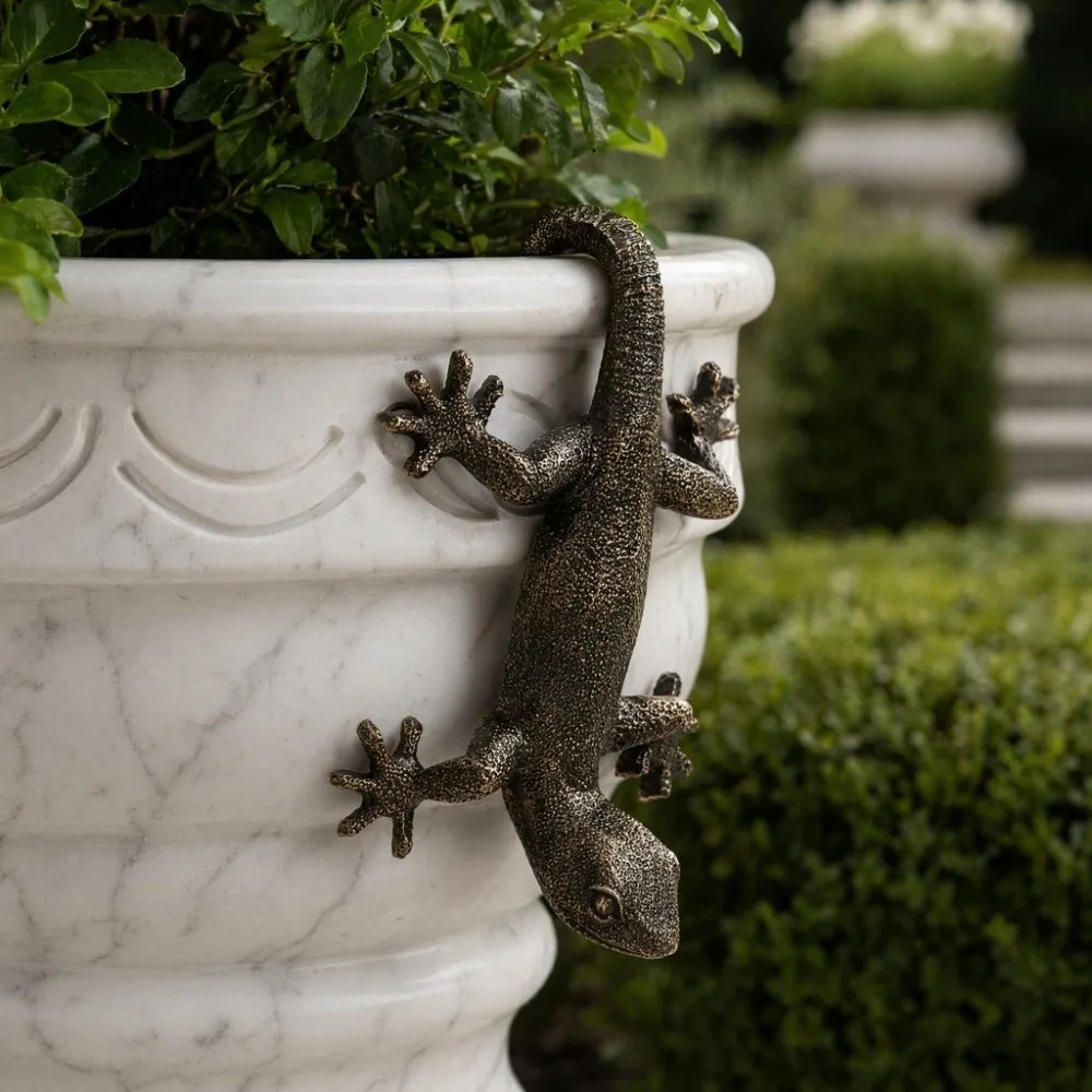 Potted Plant Partner Bronze Gecko Garden Decoration Dog Gecko Dog Climbing Garden Statue Resin Hanging Decor Garden Figurine