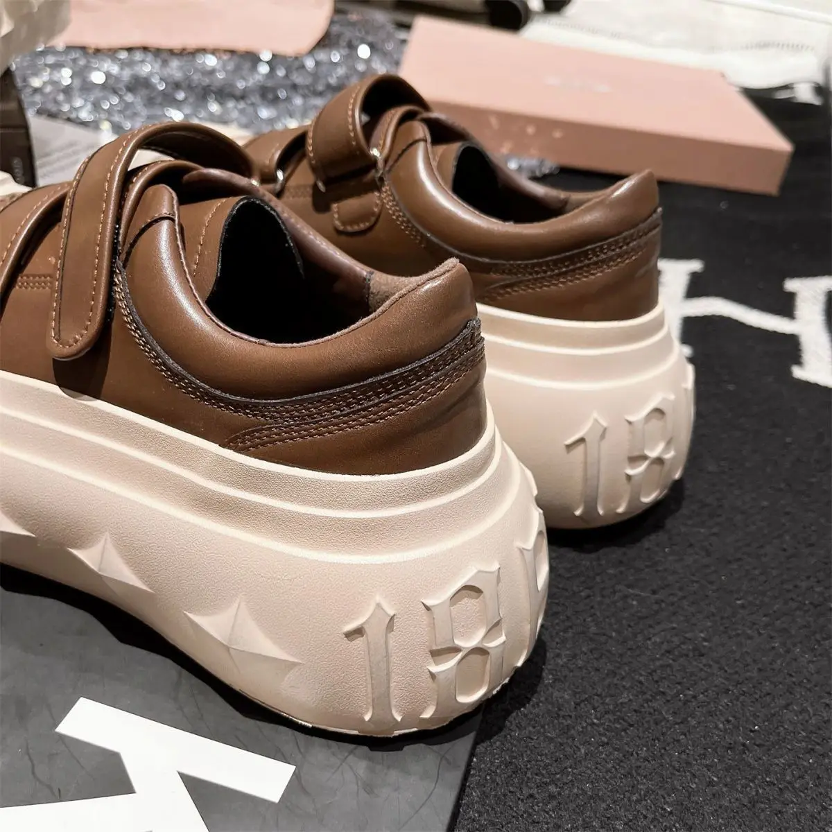 Vintage Big Head Women's Leather Shoes Design Reliefs Letter Hook&Loop Platform Sneakers Fashion Lightweight Casual Skate Shoes