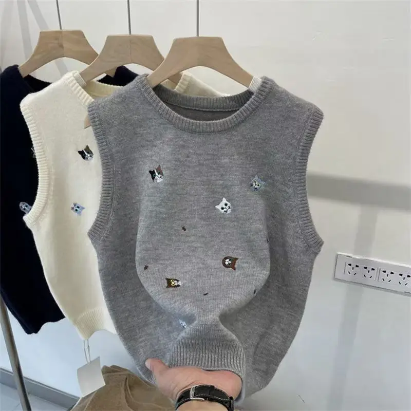 Gilet maglione preppy con ricamo gatto Gilet femminile Chalecos Para Mujeres Temperamento grigio Autunno Gilet lavorato a maglia allentato Top Gilet maglione