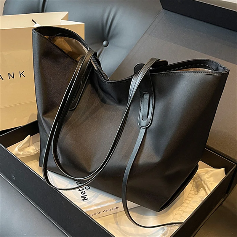 

High-quality textured bag, large capacity, simple nylon cloth tote bag, shoulder tote bag for work or school