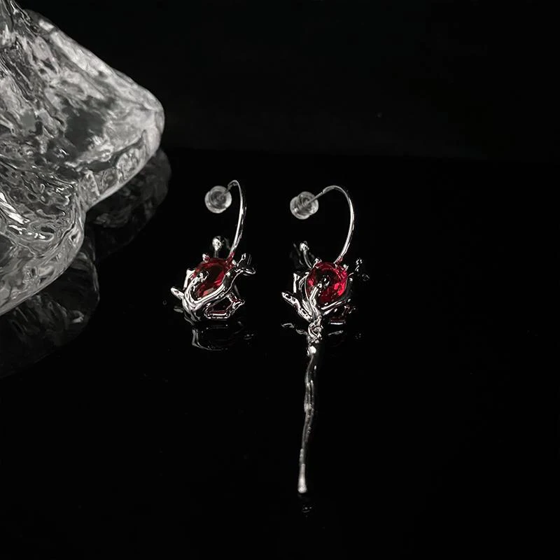 

2024 New Artist Rose Earrings Female Punk Party Gift