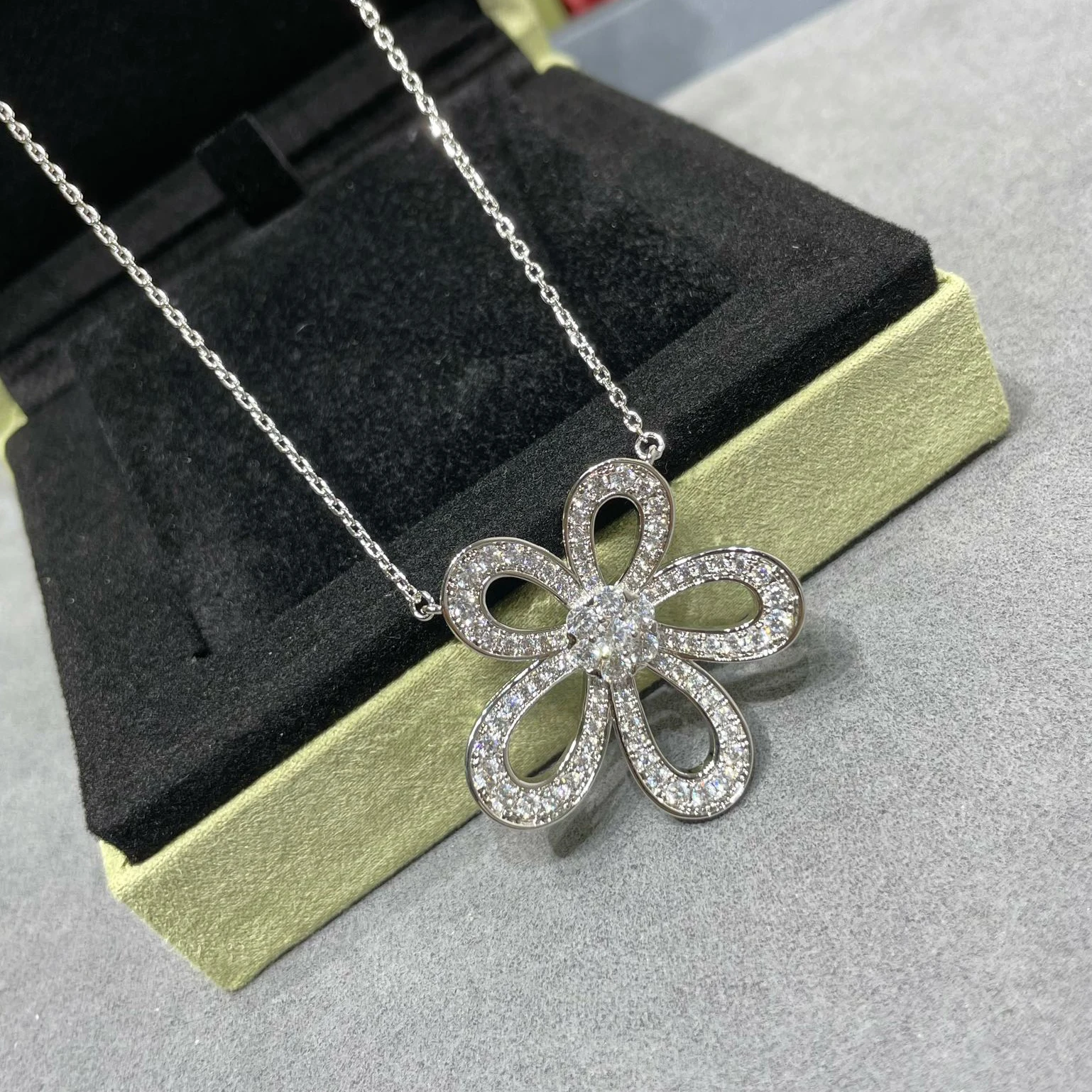 

Luxury Necklace Women Brand Designer Elegant Pendant Chain Choker High quality Fashion Charm Female Jewelry