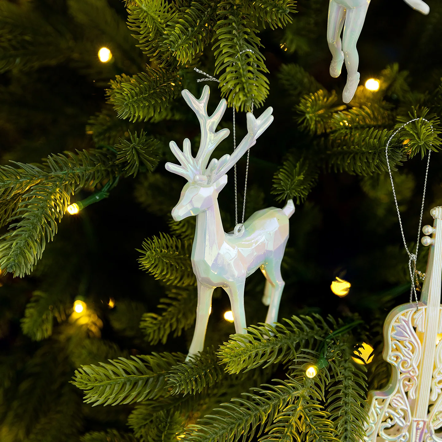 زينة شجرة عيد الميلاد الجديدة، زينة معلقة على شكل ملاك غزال أبيض، إكسسوارات لامعة ملونة لعيد الميلاد