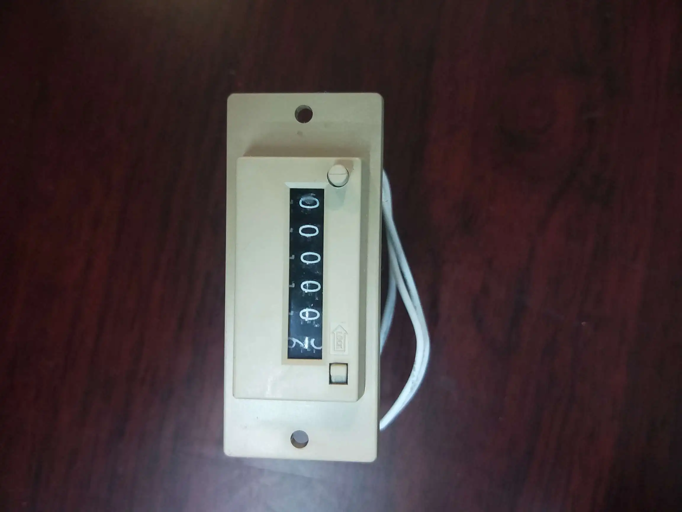 産業機械および設備のカウンターは6桁です。