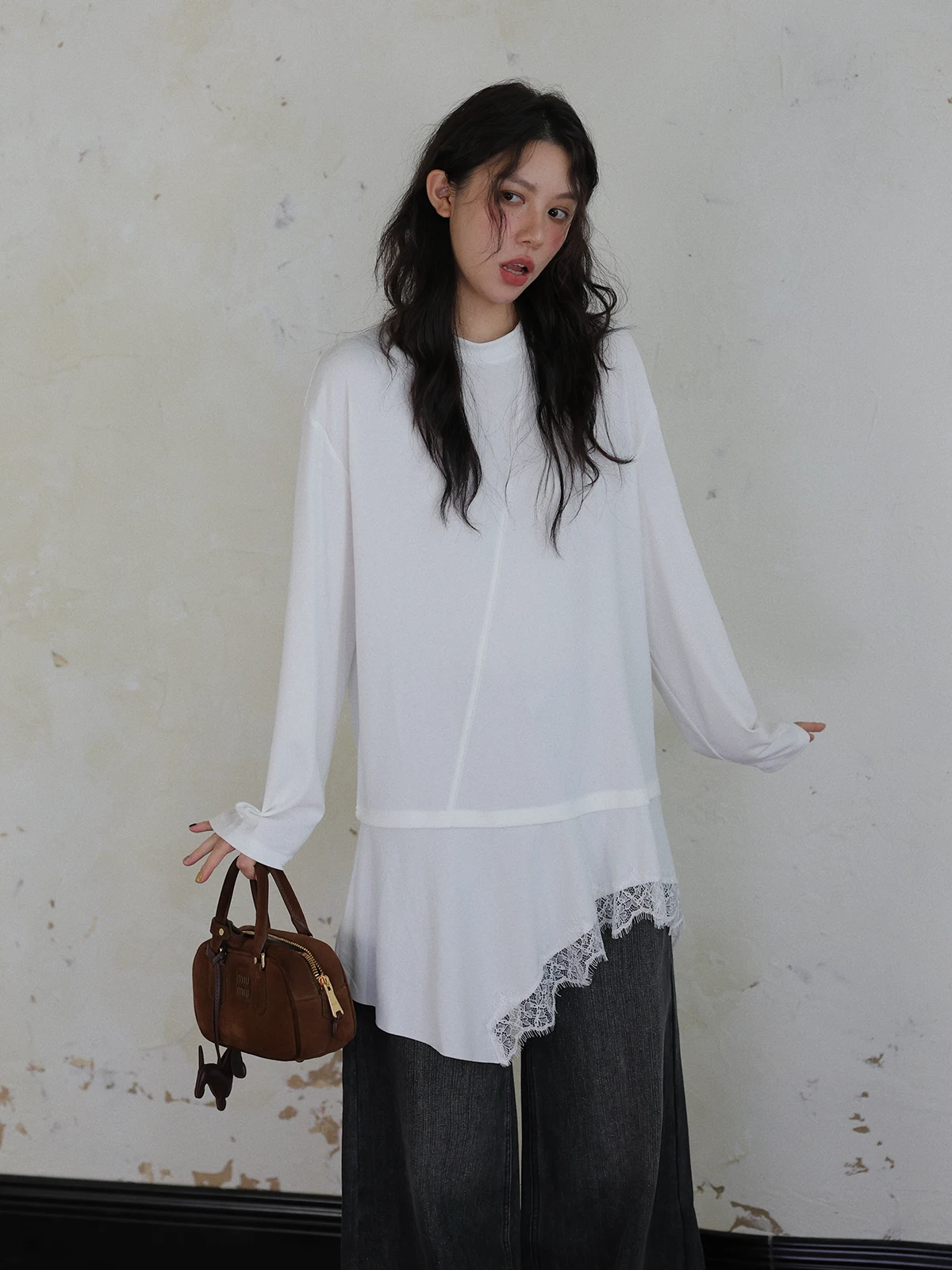 

Футболка с эффектом похудения, длинным рукавом, асимметричным кружевным дизайном, свободного кроя, средней длины, базовая, для женщин, повседневная