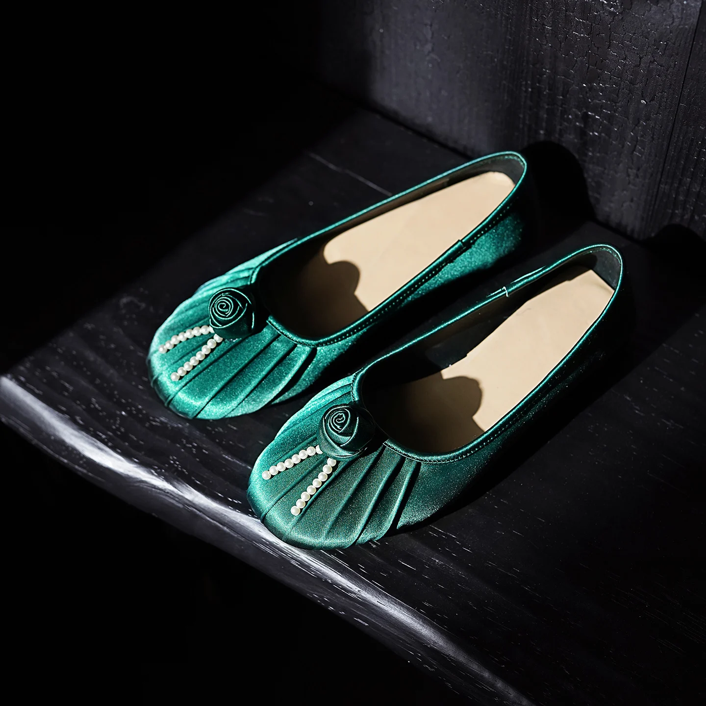 

2026 New Spring French Style Handmade Silk Rose Round Toe Flat Mary Jane Pumps Shallow Cut Slip On Dressy Flats for Women