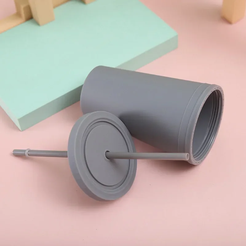 Copo de palha de plástico de camada dupla, cor doce, copo de café, plástico fosco, prático, fácil de transportar, chaleira de palha, garrafa esportiva