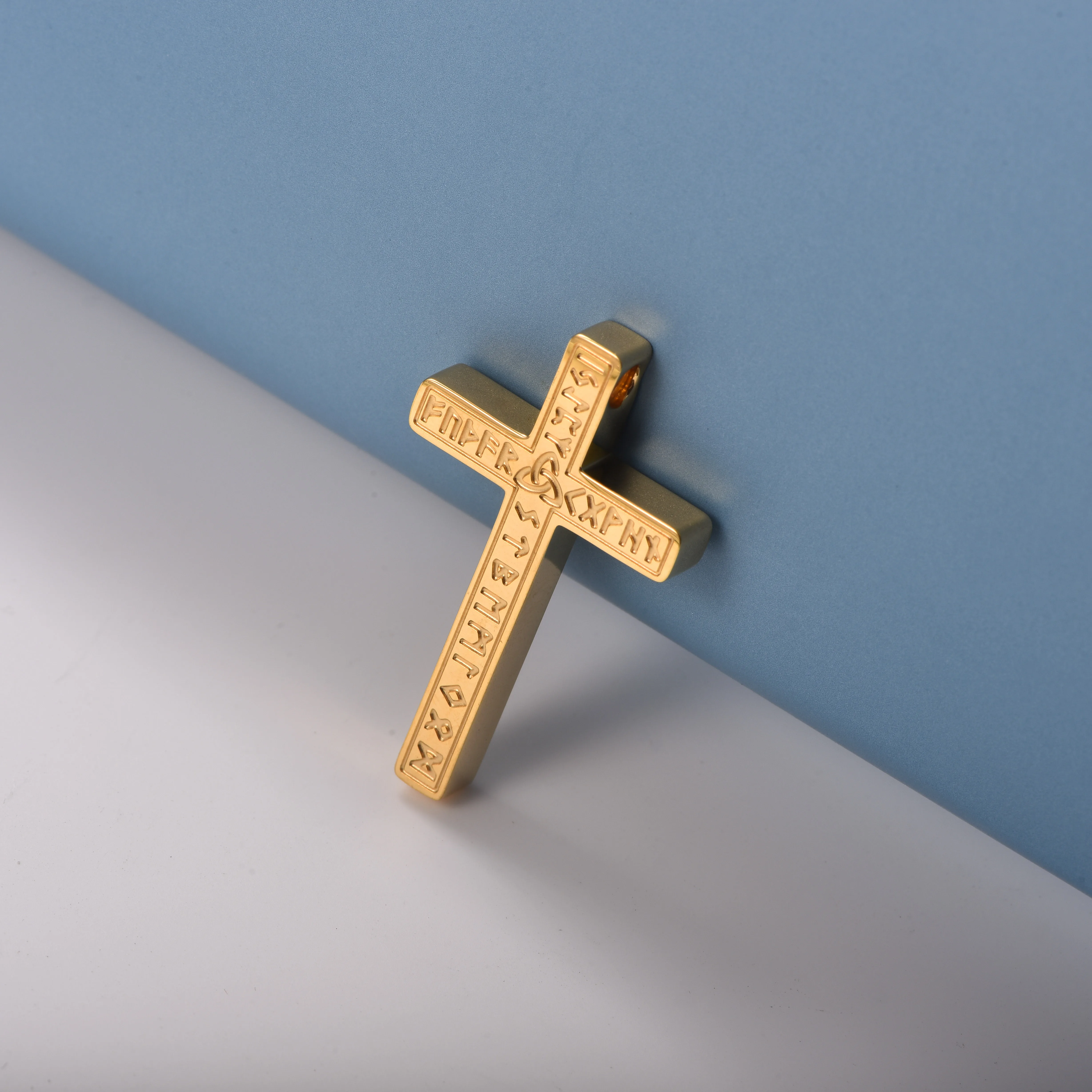 Kreuzanhänger mit nordischen Runen aus rostfreiem Stahl, anlaufgeschützt, wasserdicht, Kreuz-Charm für DIY-Schmuckherstellung – Detail 1