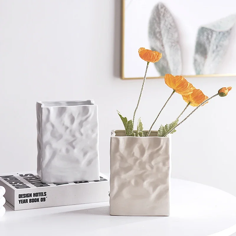 sac-en-papier-imitation-pliable-a-vent-creme-simple-vase-en-ceramique-ornements-a-haut-sens-arrangement-floral-conservation-de-l'eau