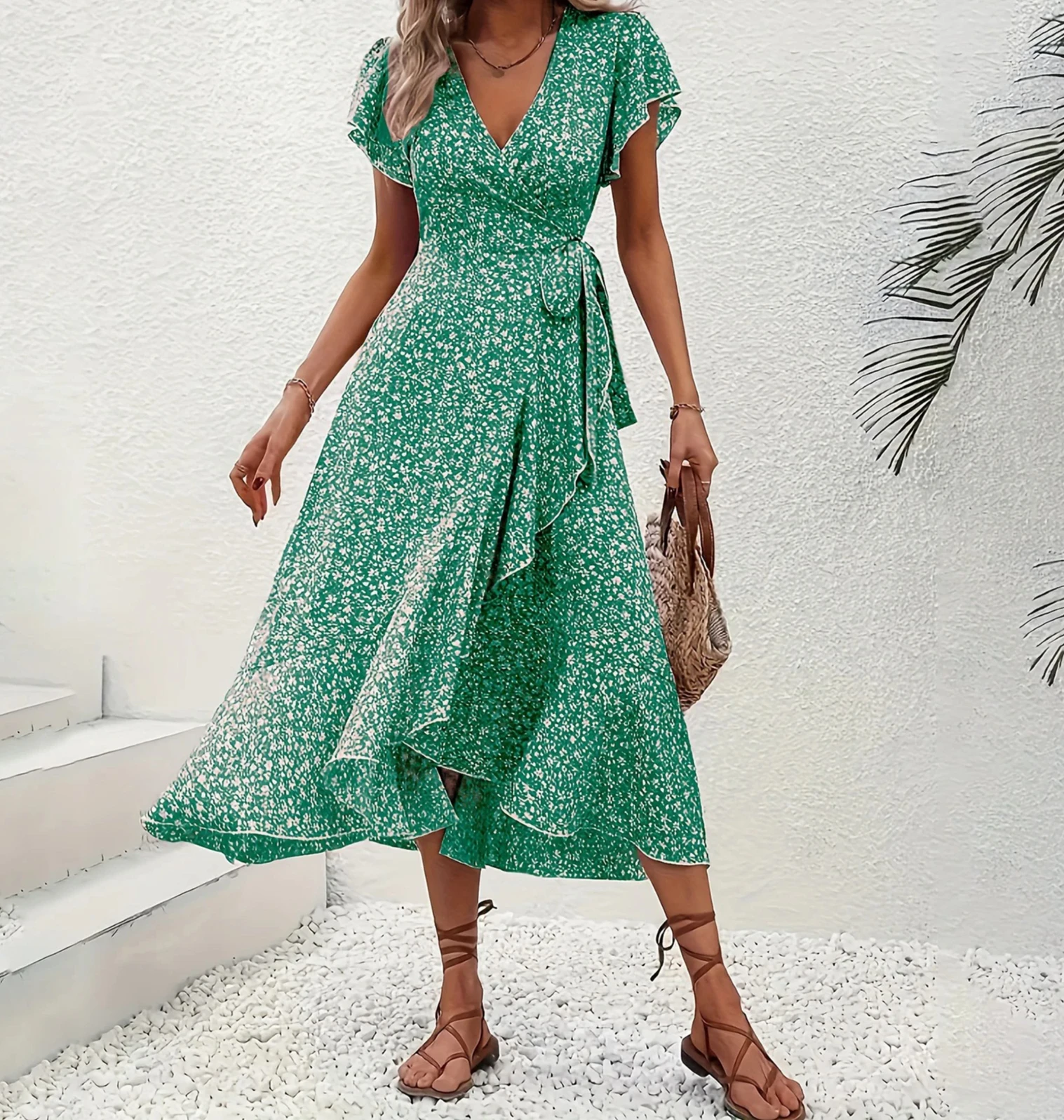 Damska letnia sukienka z kwiatowym nadrukiem, falbankami, elegancka, z krótkim rękawem, wiązana na bokach, z dekoltem w kształcie litery V.